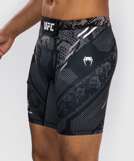 UFC Adrenaline | VENUM Authentic 格斗之夜 男士紧身短裤 - 黑色