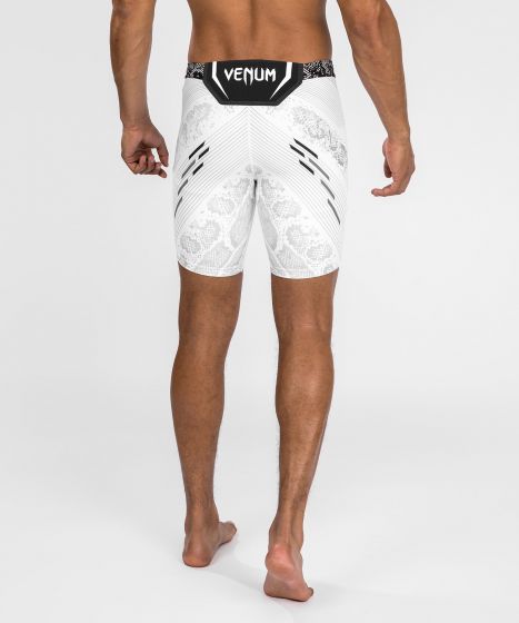 UFC Adrenaline | VENUM Authentic 格斗之夜 男士紧身短裤 - 白色